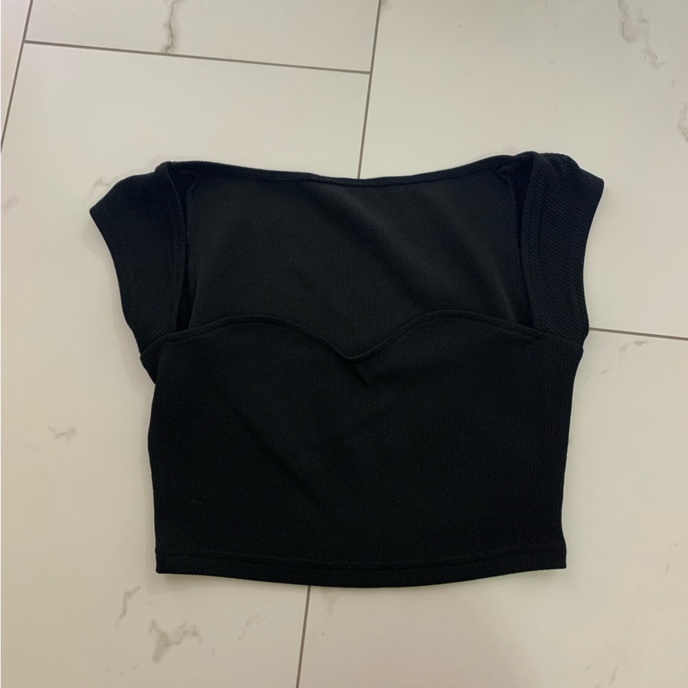 BLACK SWEETHEART NECK LINE TOP